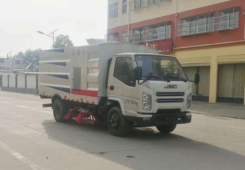 江鈴掃路車（1.5方水罐，4方塵罐）