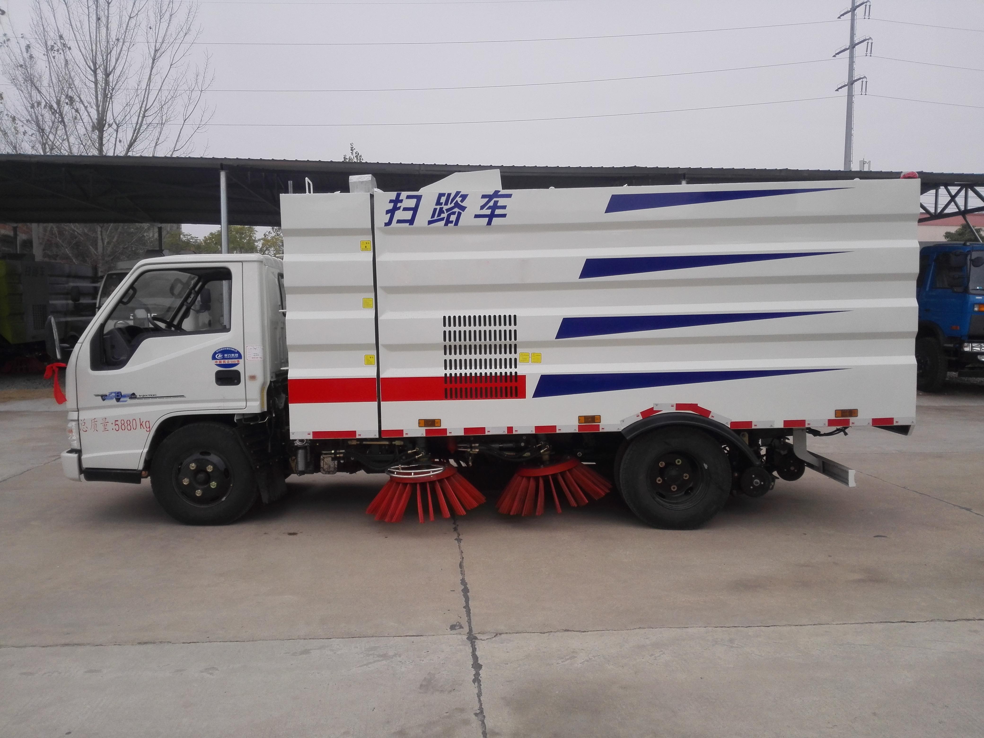 江鈴掃路車（1.5方水罐，4方塵罐）