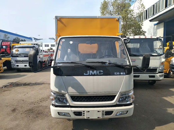 江鈴4.2米（2.6噸）液體廂式車(chē)