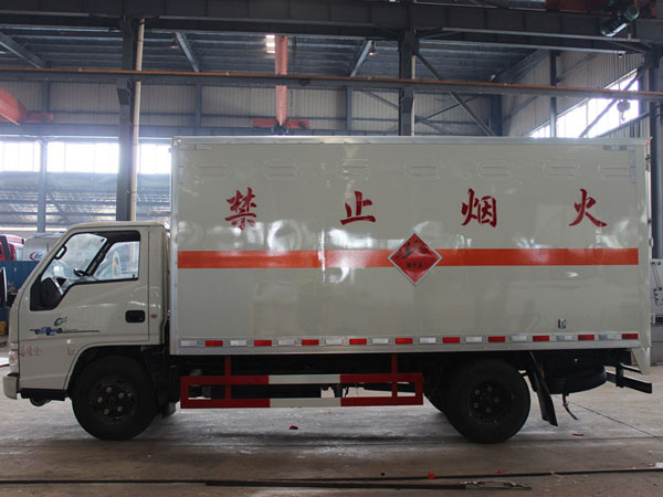 江鈴4.1米（藍(lán)牌）雜項危險品廂式車