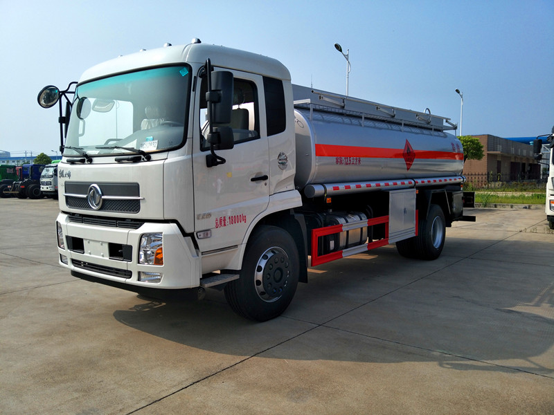  東風(fēng)天錦10噸油罐車(chē)