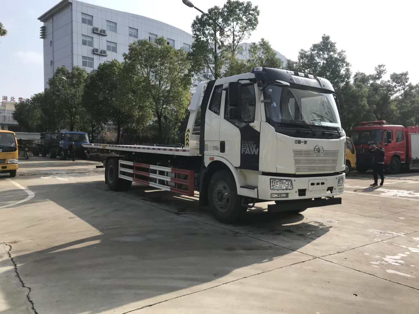 解放J6重型清障車(chē)（5800軸距）