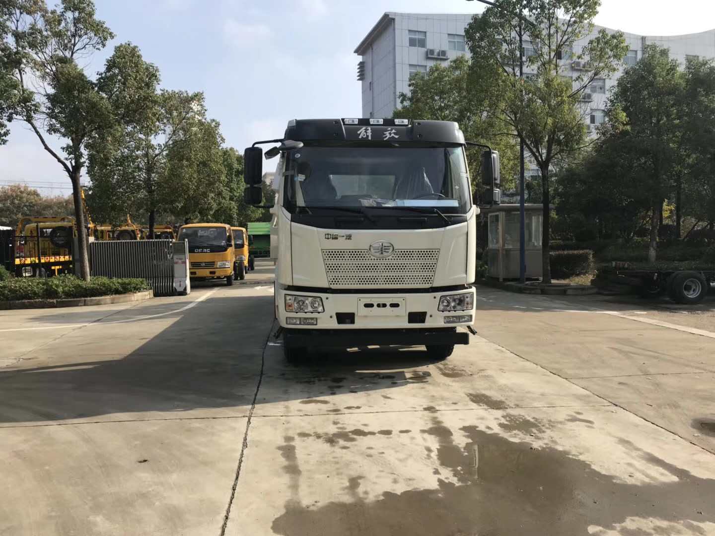 解放J6重型清障車(chē)（5800軸距）