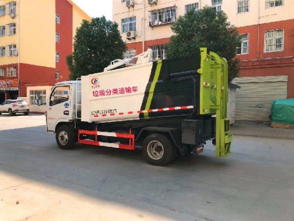 東風(fēng)小多利卡國(guó)六后掛桶無(wú)泄漏壓縮垃圾車(chē)