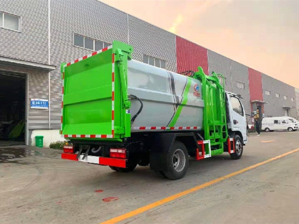 東風小多利卡國六6方藍牌側(cè)裝壓縮垃圾車
