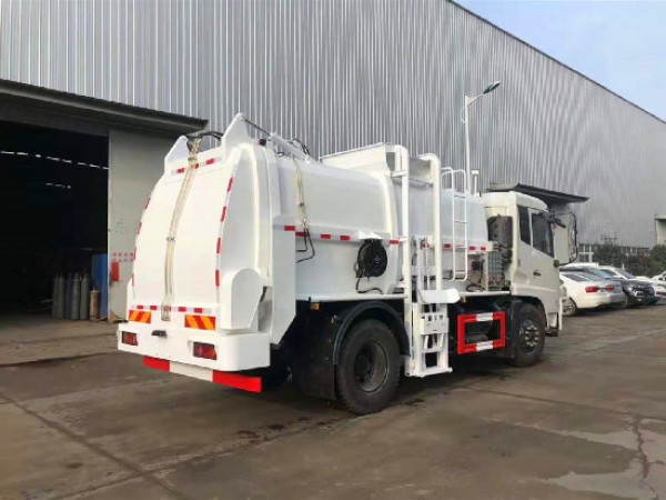 東風(fēng)天錦國(guó)六12方餐廚垃圾車(chē)（方罐）
