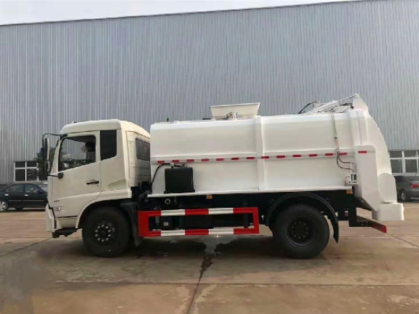 東風(fēng)天錦國(guó)六12方餐廚垃圾車(chē)（方罐）
