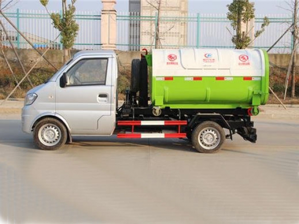 東風(fēng)小康國(guó)六3方車(chē)廂可卸（鉤臂）式垃圾車(chē)