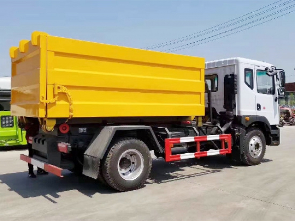 東風(fēng)多利卡D9國(guó)六車(chē)廂可卸（鉤臂）垃圾車(chē)