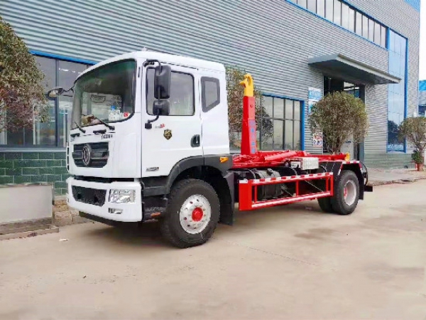 東風(fēng)多利卡D9國(guó)六車(chē)廂可卸（鉤臂）垃圾車(chē)