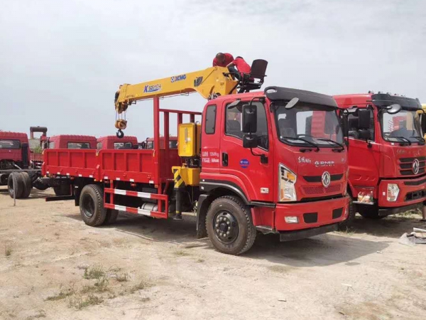 東風(fēng)暢行D1隨車(chē)吊8噸隨車(chē)吊價(jià)格