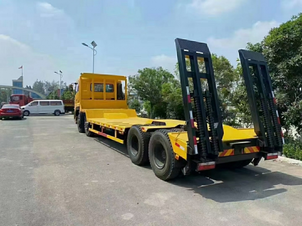 （國(guó)五）程力前四后八凹板平板拖車(chē)