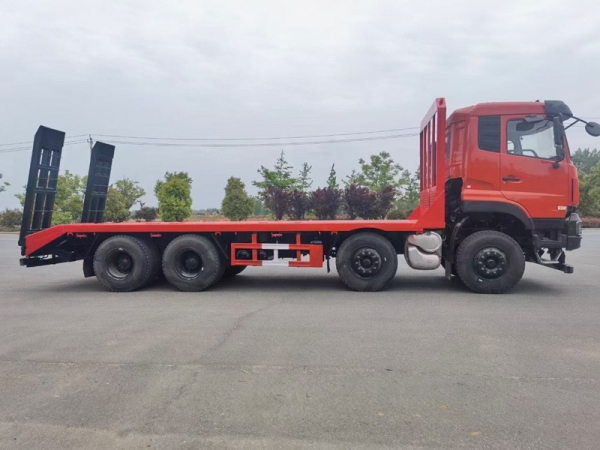 國六東風天龍前四后八平板運輸車，挖機拖車價格