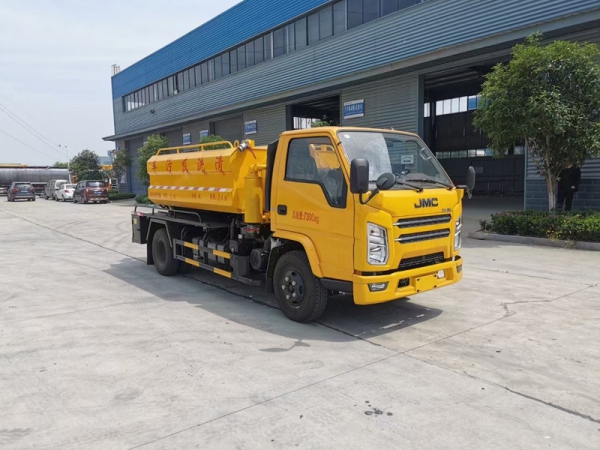江鈴順達(dá)5方清洗吸污車，地下室專用