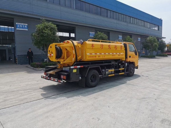 江鈴順達(dá)5方清洗吸污車，地下室專用