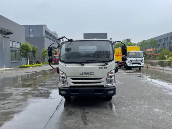 江鈴雙倉(cāng)垃圾車(chē)，垃圾分類(lèi)運(yùn)輸車(chē)