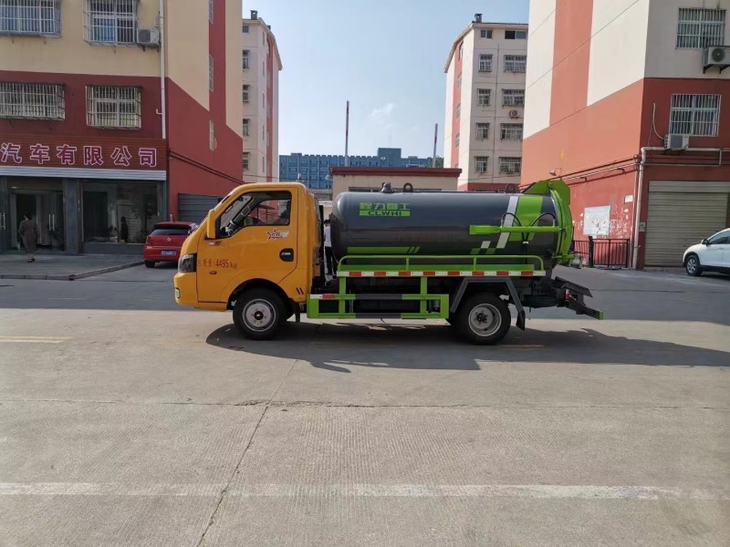 東風(fēng)途逸2方藍(lán)牌吸污車(chē)