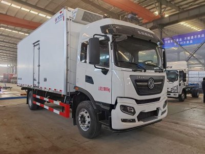 東風(fēng)天錦6.8米貨箱冷藏車(chē)，后部加裝液壓尾板超實(shí)惠