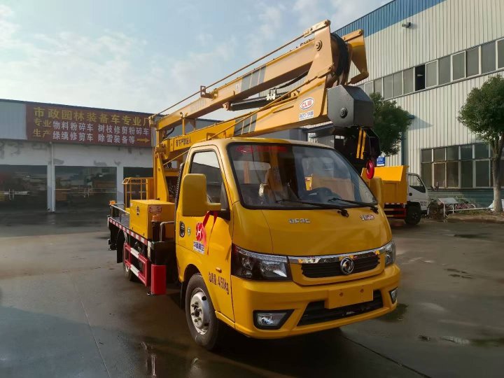 東風(fēng)途逸13.5米折疊臂高空作業(yè)車(chē)  準(zhǔn)備發(fā)車(chē)?。。。?></a><a class=